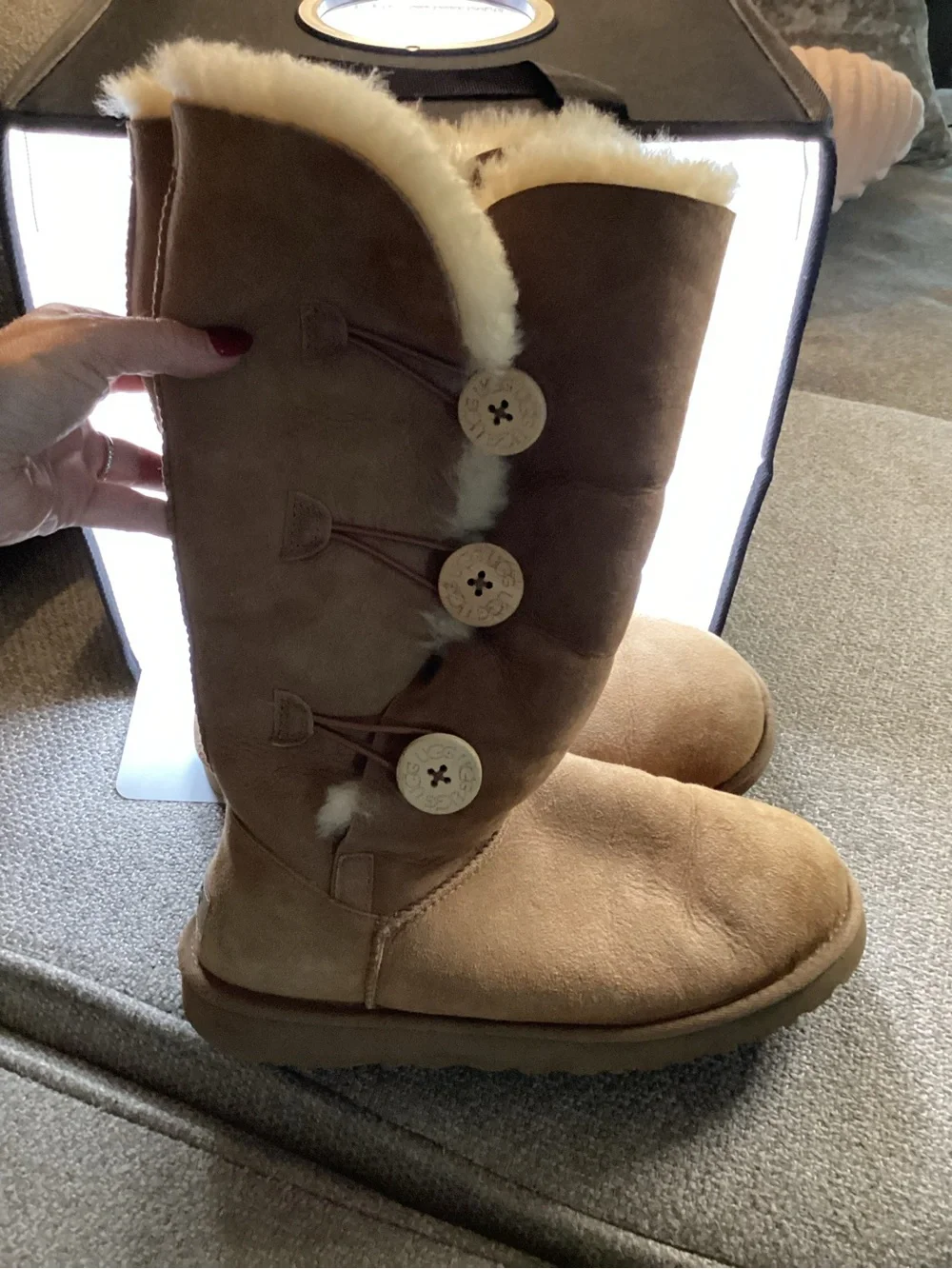 Bailey Button Triplet II in Chestnut by UGG sz 9